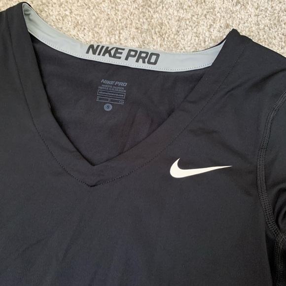 Nike Dri Fit Black Athletic Shirt - Picture 3 of 3